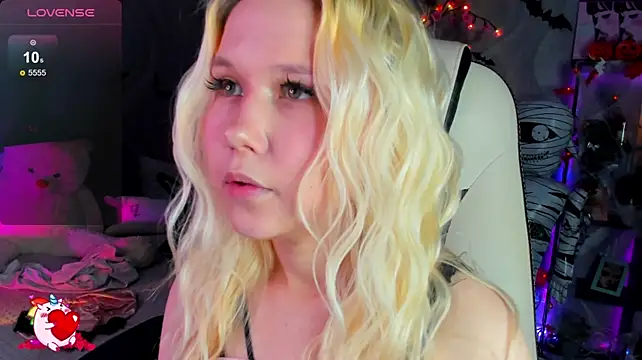 VivieSunn - finger in pussy