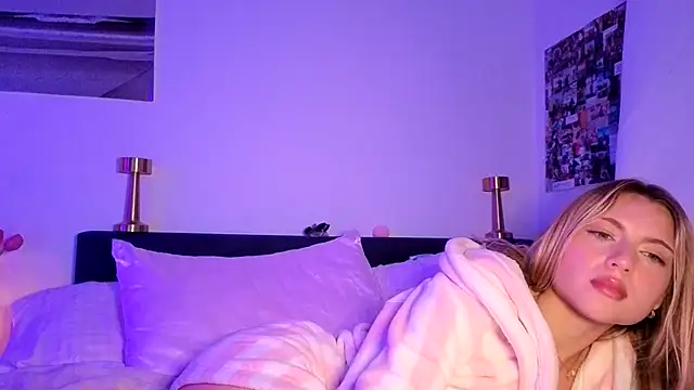 MissMaxineX - press + rub boobs together