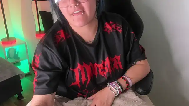 Lucky-leah - Show my boobs