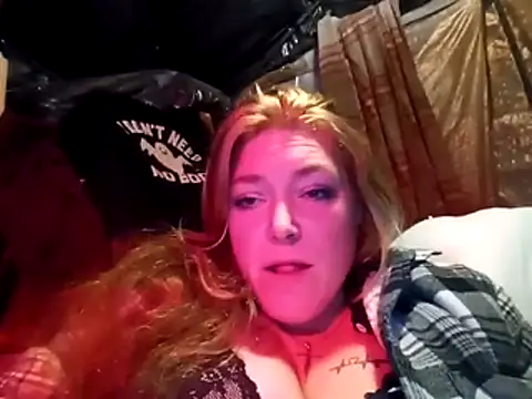 BettyandGold - Close up pussy cream