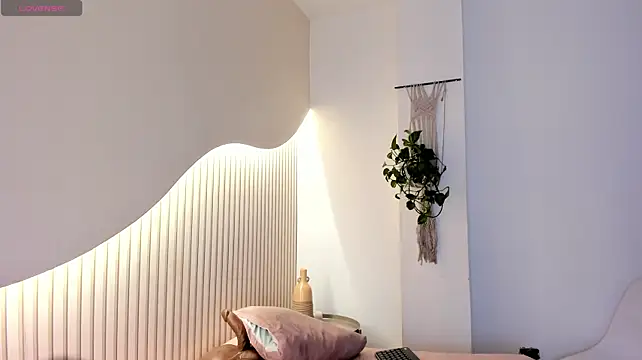 Luna_Tylor - spank the butt