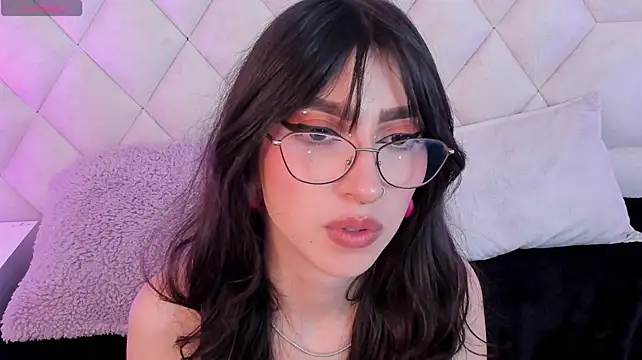 Zoey_kiss_