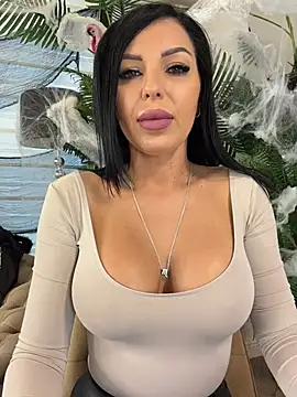 ReynaMorel - 🎃Too hot to behave🎃
