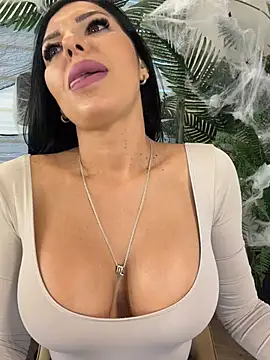ReynaMorel - 🎃Too hot to behave🎃