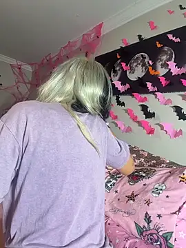 Lil_jiggly - shaveshow or hairy lingerie?