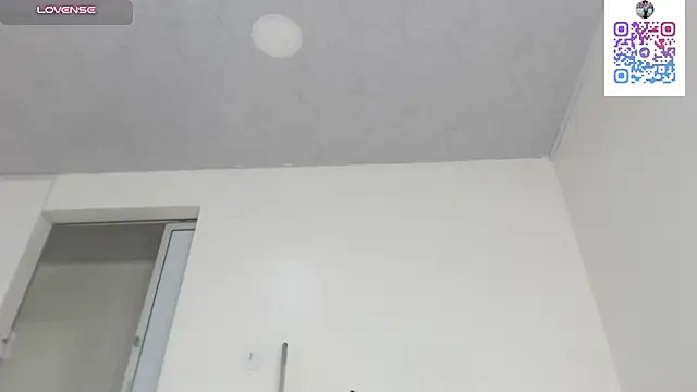 Kitty_Mifl - follar botella de wuisky en coño + gape