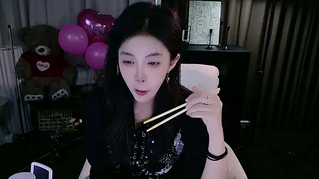 GUGUGAGA-1 - 性感换装💘