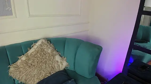 Lucia_Cavalli_ - finger in pussy