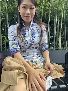 Emily-6868 - 戶外商場穿制服完成目标特寫小穴