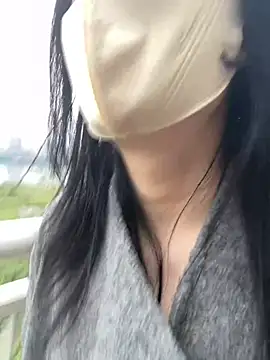 Youyouaini - 偷偷闪奶