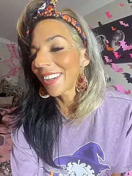 Lil_jiggly - shaveshow or hairy lingerie?