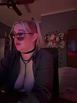 Granlady7 - I take off my T-shirt
