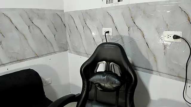 Amberrprincess - rubbing my ass with oil