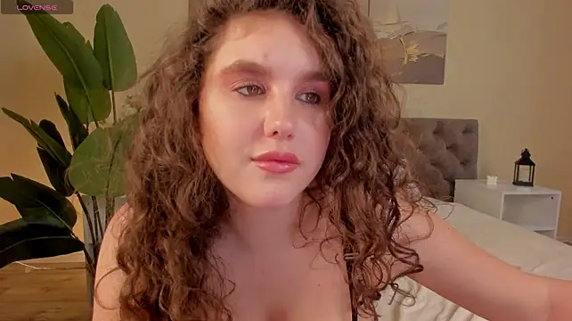 Ariella_Sol - bare back dance