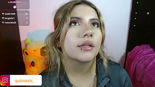 Quimexiss - Finger in pussy+ closeup