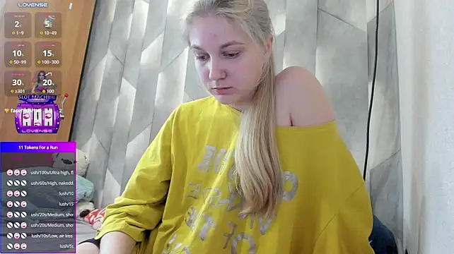 Tiny_Kiss - show pussy ymmy