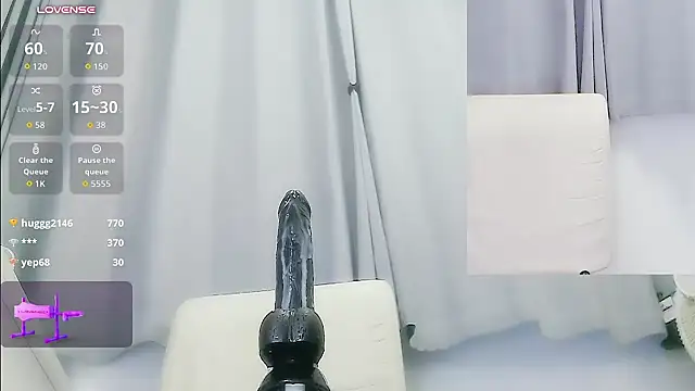 Mya8860 - 寂寞少妇老公不在受不了，进来让你为所欲为。水多多，控制炮机3分钟