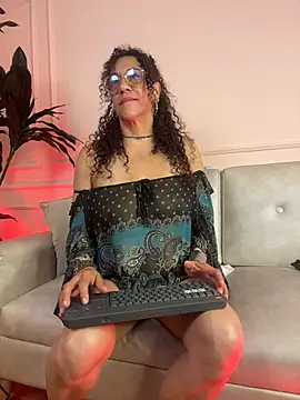 Alana73- - TAKE OFF SHORTS + SIT ON MY FACE 🙀