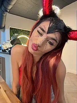 VixenRosse - Topless tease 5 min