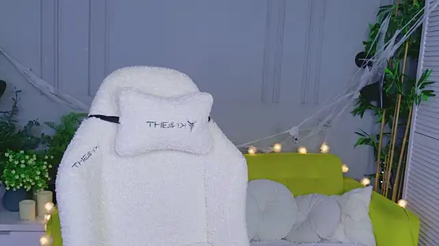 Erika_moan - riding a dildo torso +orgasm