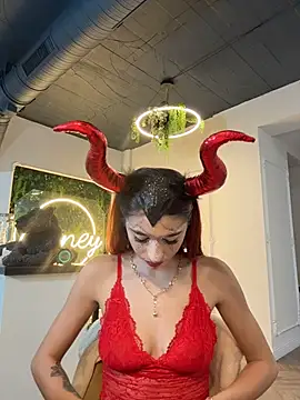VixenRosse - Topless tease 5 min
