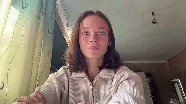 BrittanyLebowitz - Lick lips