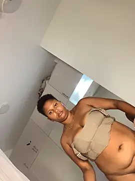 Madelltheebony - Make my pussy 💦 last tipper get 5 nudes