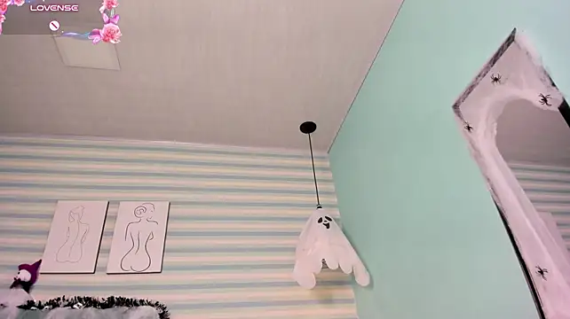 Goddess_kianna - Spit and play with my nipples