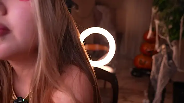 Amelyisthatyou - dildo play