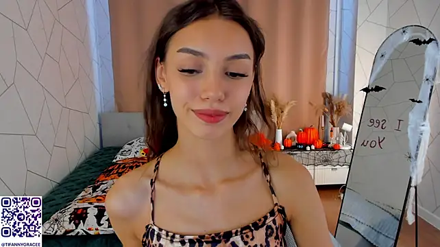 Tiffany-Grace - hand bra