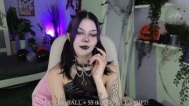 LorenLoiss - feet barefoot close to cam