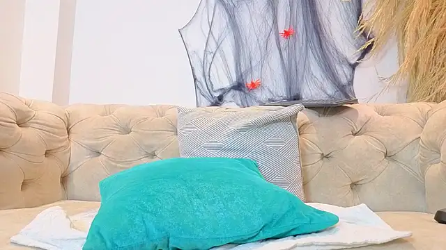 Hada_sins - one finger in my ass