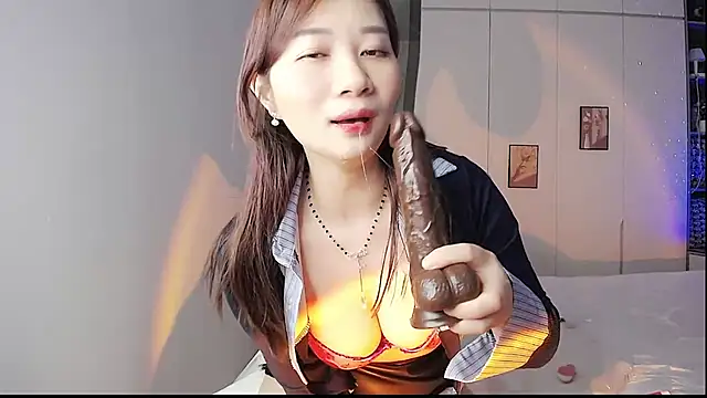 Jiabaobei - 大厅直接玩假阳具插入，私人表演点菜单玩小粉玩具，完成目标裸体展示，60币福利开票