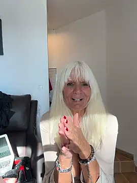 ReitherrinNatascha - Schwanzmassage mit den Brüsten💦💦😘
