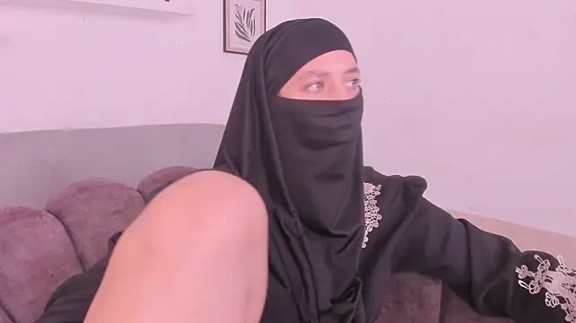 Salma_arabicc - Sucking cock on knees 😈