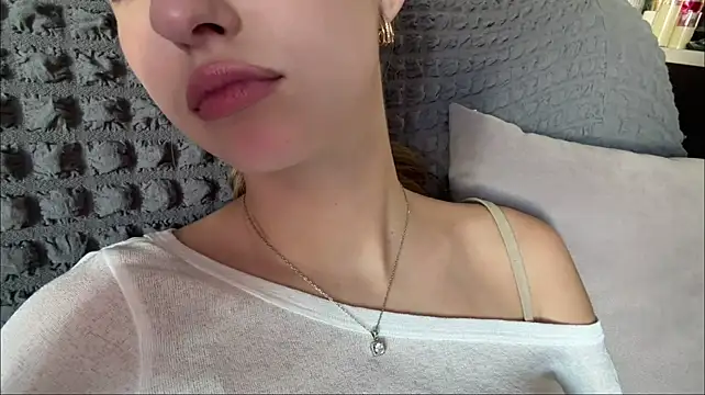 ShelbaMitsuda - Tease with my top… and fix it slowly