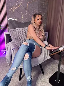 PearlPlenty - Finger this tight pussy💦☝️