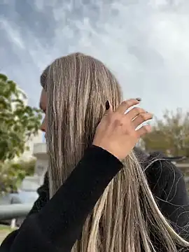 SandraCarter - Show sexy figure in public
