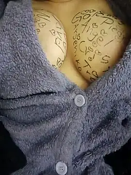 CherryDerry - Meter dildo en vagina