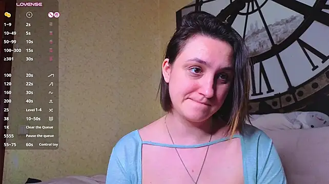 Helenliss - oil my boobs and play :D