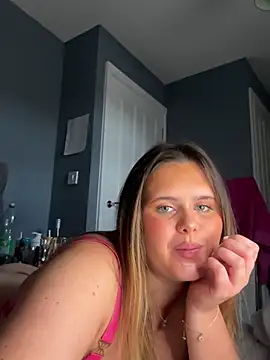 Blonde_Bunny - Oil up boobs and rub 👀