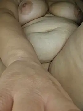 Mari-cute - بيان لحمي عاري