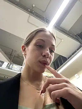 Olivia_Jemison - Spank my ass + massage it in PUBLIC