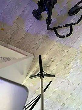 MiniSophiaa - Show ass/doggy 5min