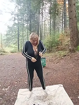 XHelenaX90 - Klips on pussylips