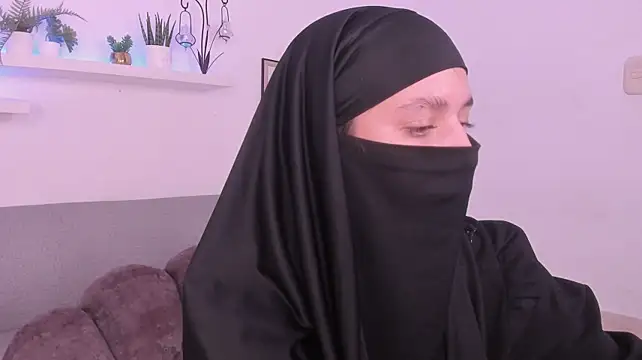 Salma_arabicc - Sucking cock on knees 😈
