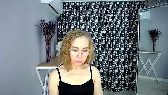 Queen_a_n_i - cameltoe