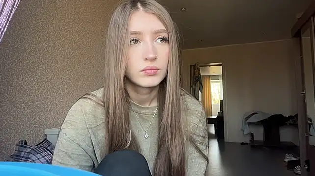 LashundaWilbourn - SHOW my cute outfit and spin around