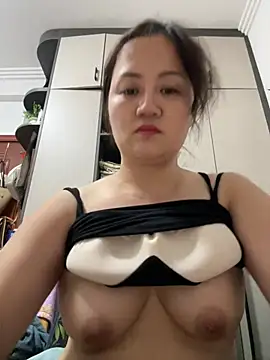 Amy1688 - 户外脱内裤特写小穴