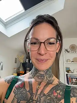 BrownieyQueen - LT get a 🎁